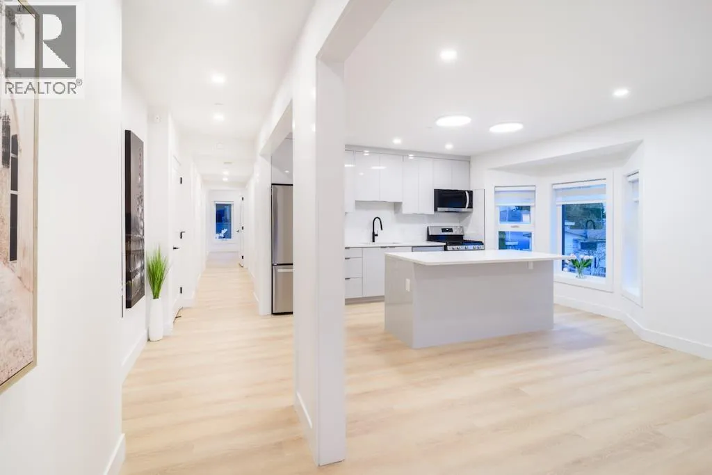 Apartment for rent: 3304 Wellington Avenue, Vancouver, British Columbia V5R 4Y2