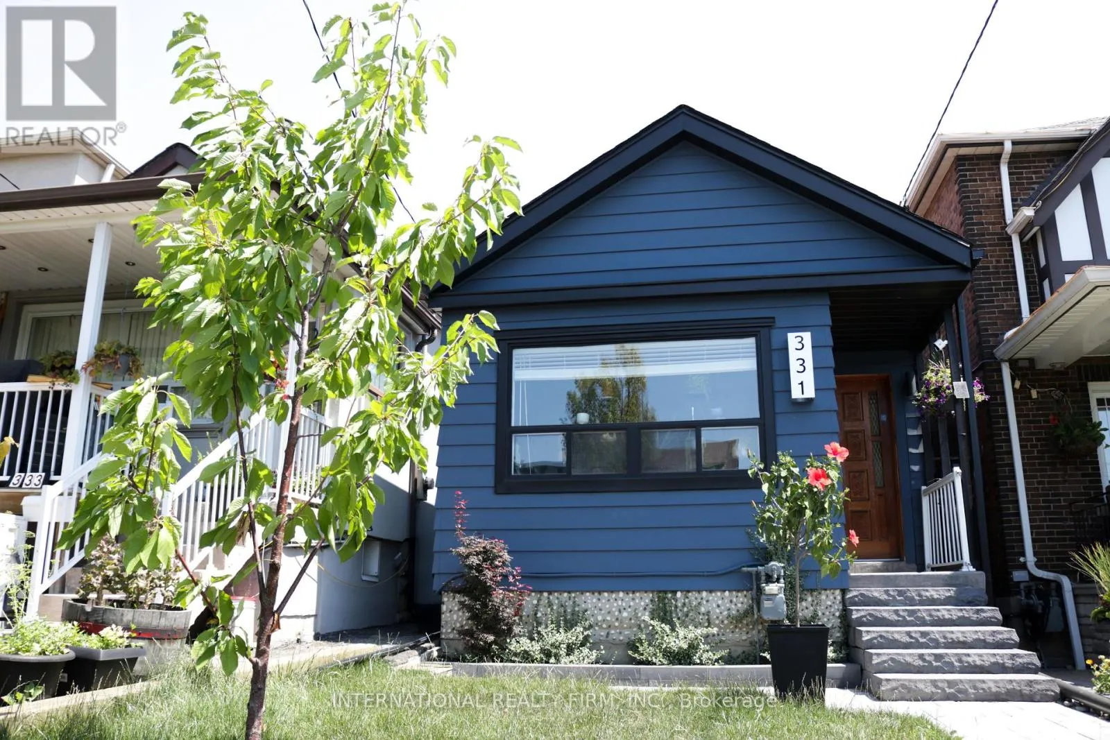 House for rent: 331 Mcroberts Avenue N, Toronto, Ontario M6E 4R1