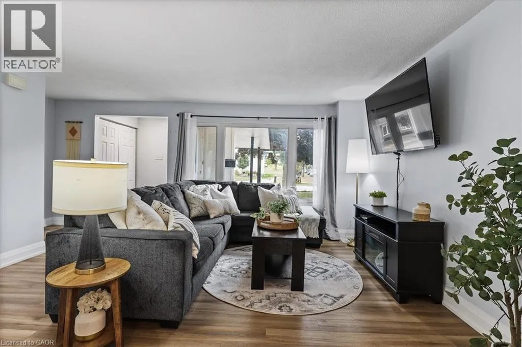 House for rent: 331 Preston Parkway, Cambridge, Ontario N3H 4Z4