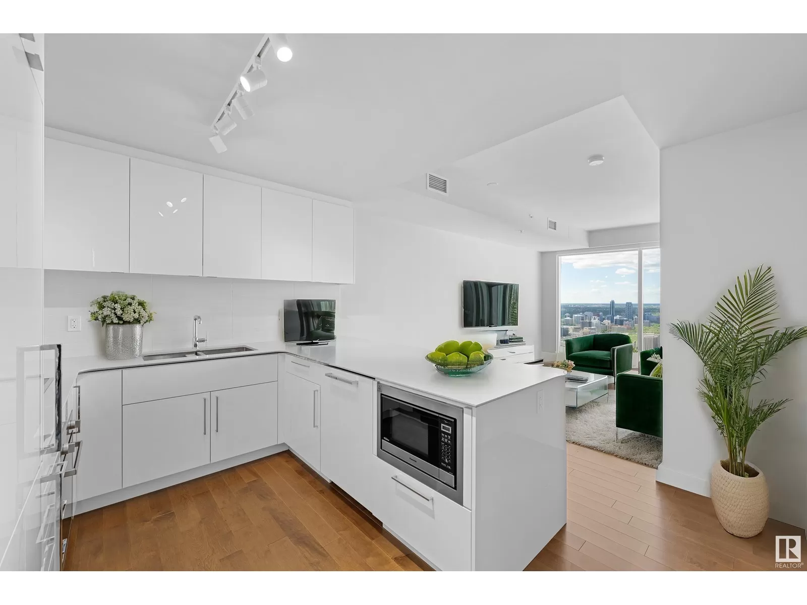 Apartment for rent: #3310 10360 102 St Nw, Edmonton, Alberta T5J 0K6