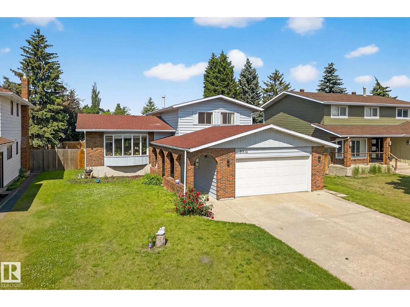 House for rent: 3310 113a St Nw, Edmonton, Alberta T6J 3V8