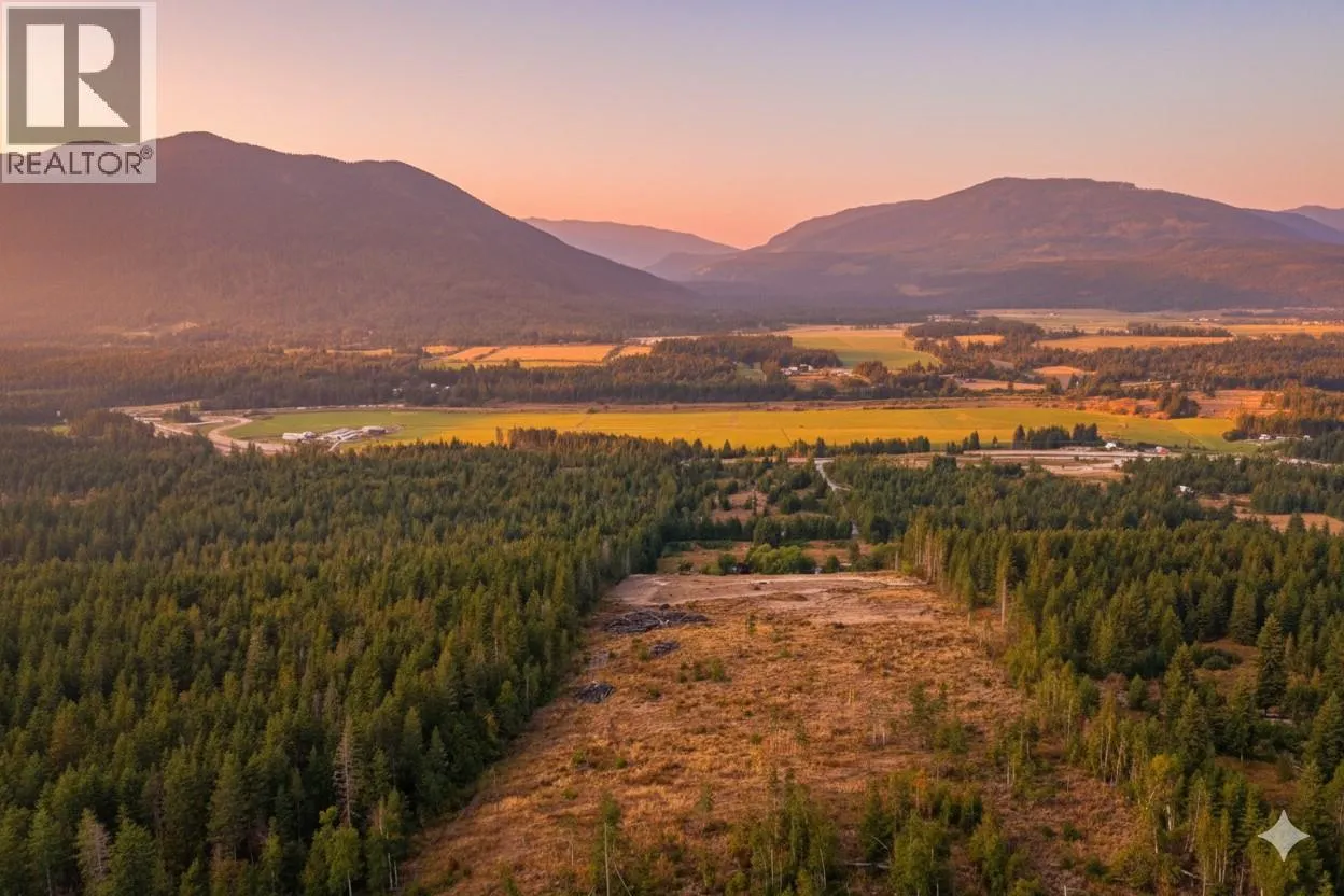 Other for rent: 3311 Colton Road, Tappen, British Columbia V0E 2X1