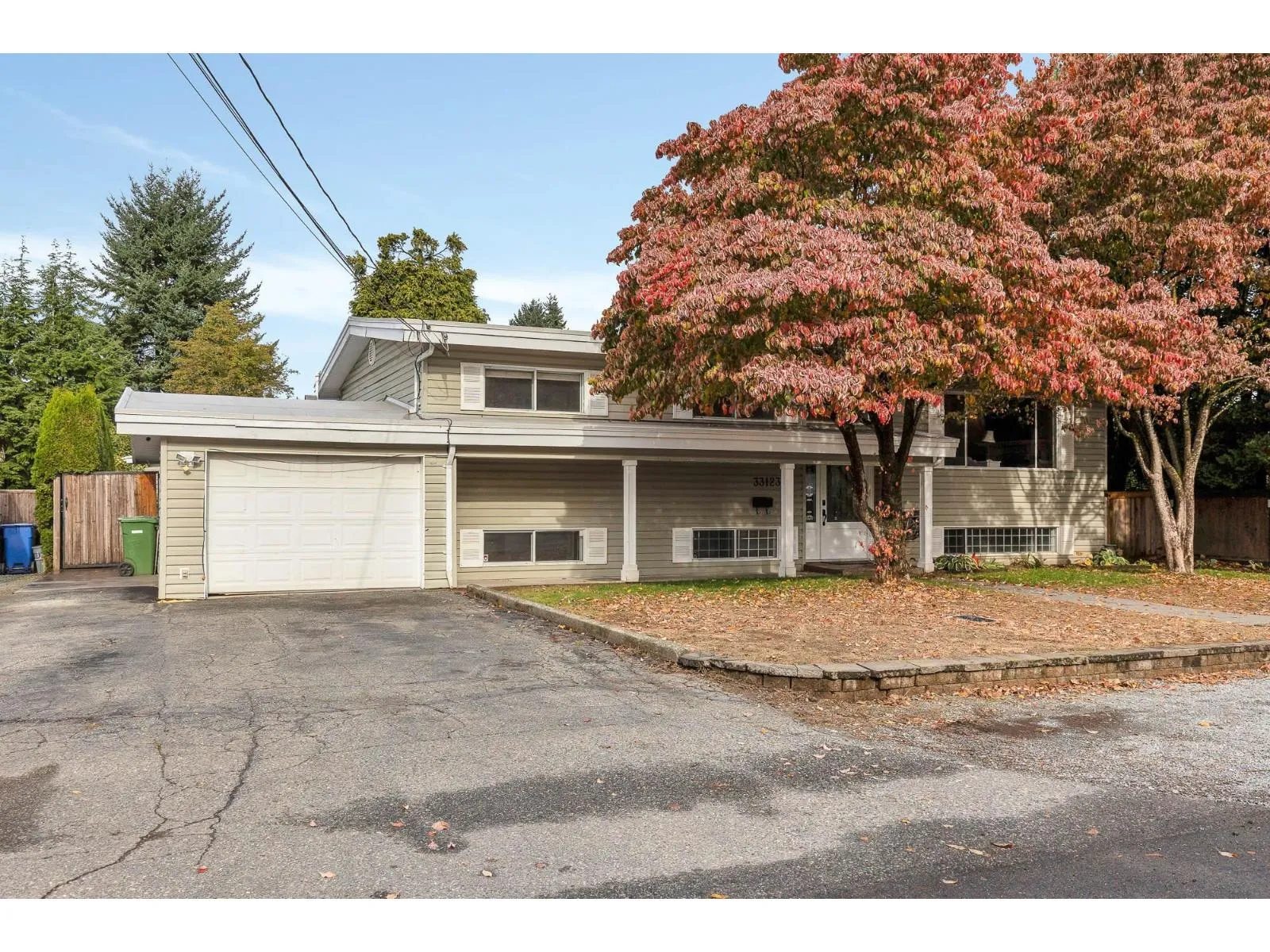 House for rent: 33123 Kay Avenue, Abbotsford, British Columbia V2S 1M7