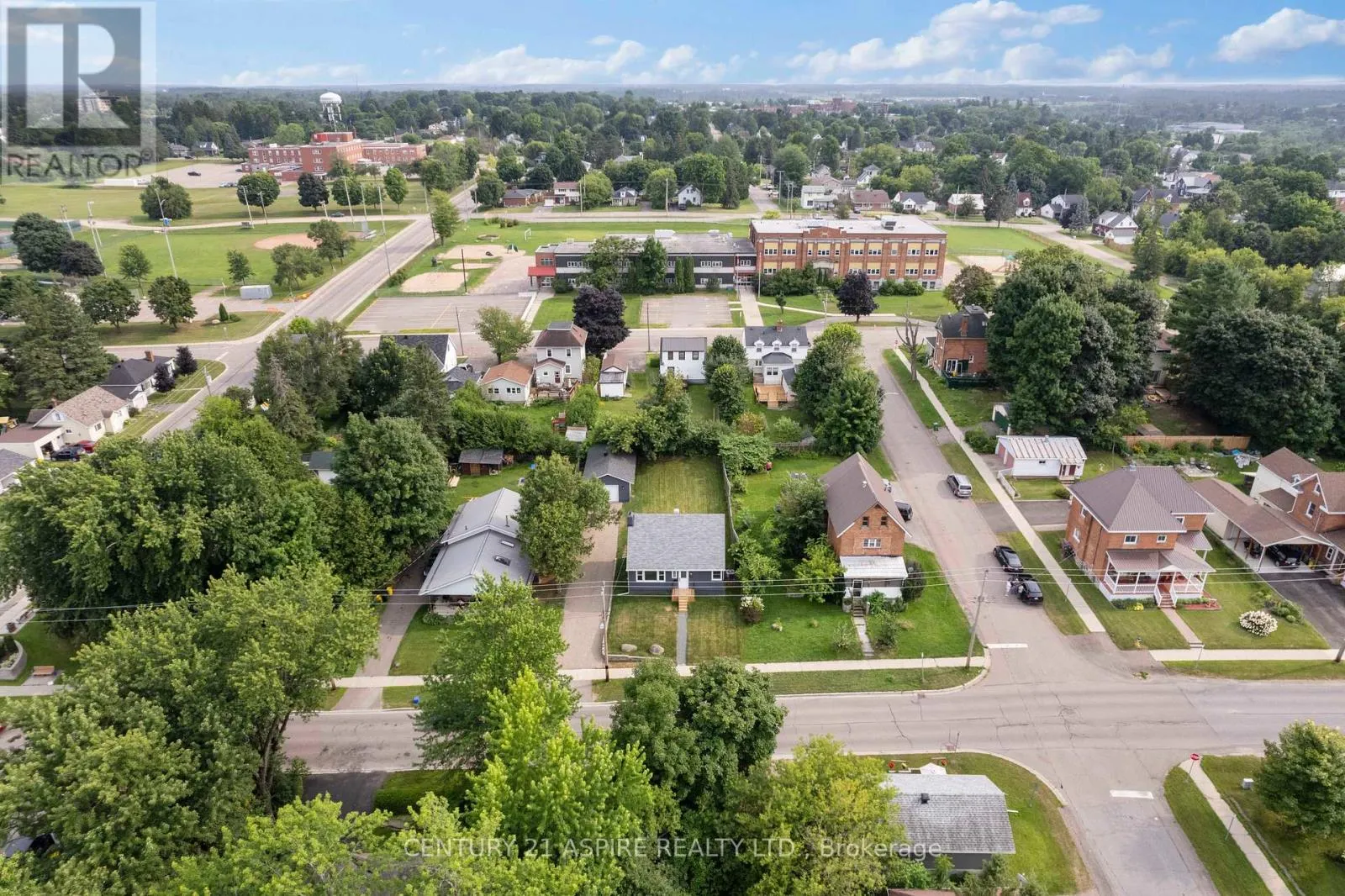 House for rent: 332 Alfred Street, Pembroke, Ontario K8A 3A8