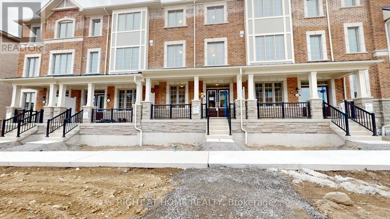 Row / Townhouse for rent: 3328 Thunderbird Promenade E, Pickering, Ontario L0H 1J0
