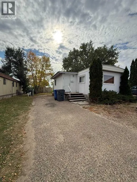 Manufactured Home for rent: 333 Fleet Street Sw, Medicine Hat, Alberta T1A 7Z4