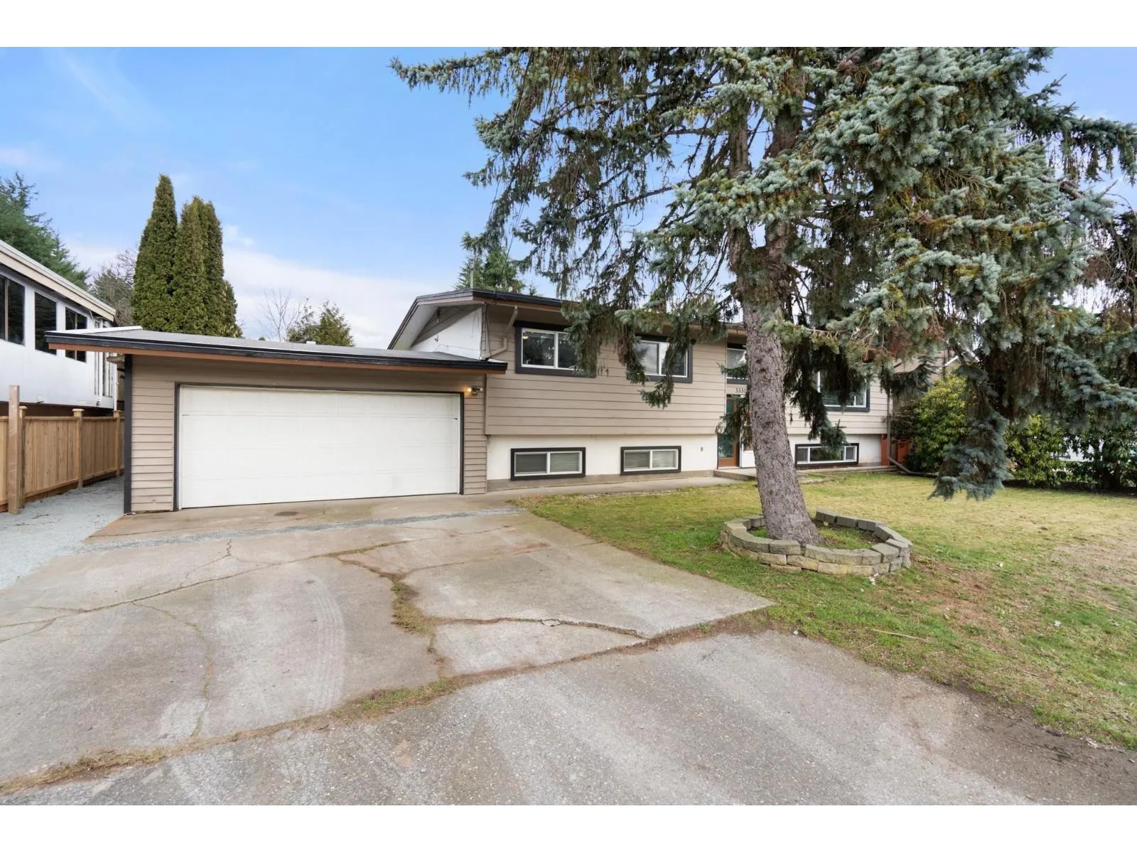 House for rent: 33315 Lynn Avenue, Abbotsford, British Columbia V2S 1E1