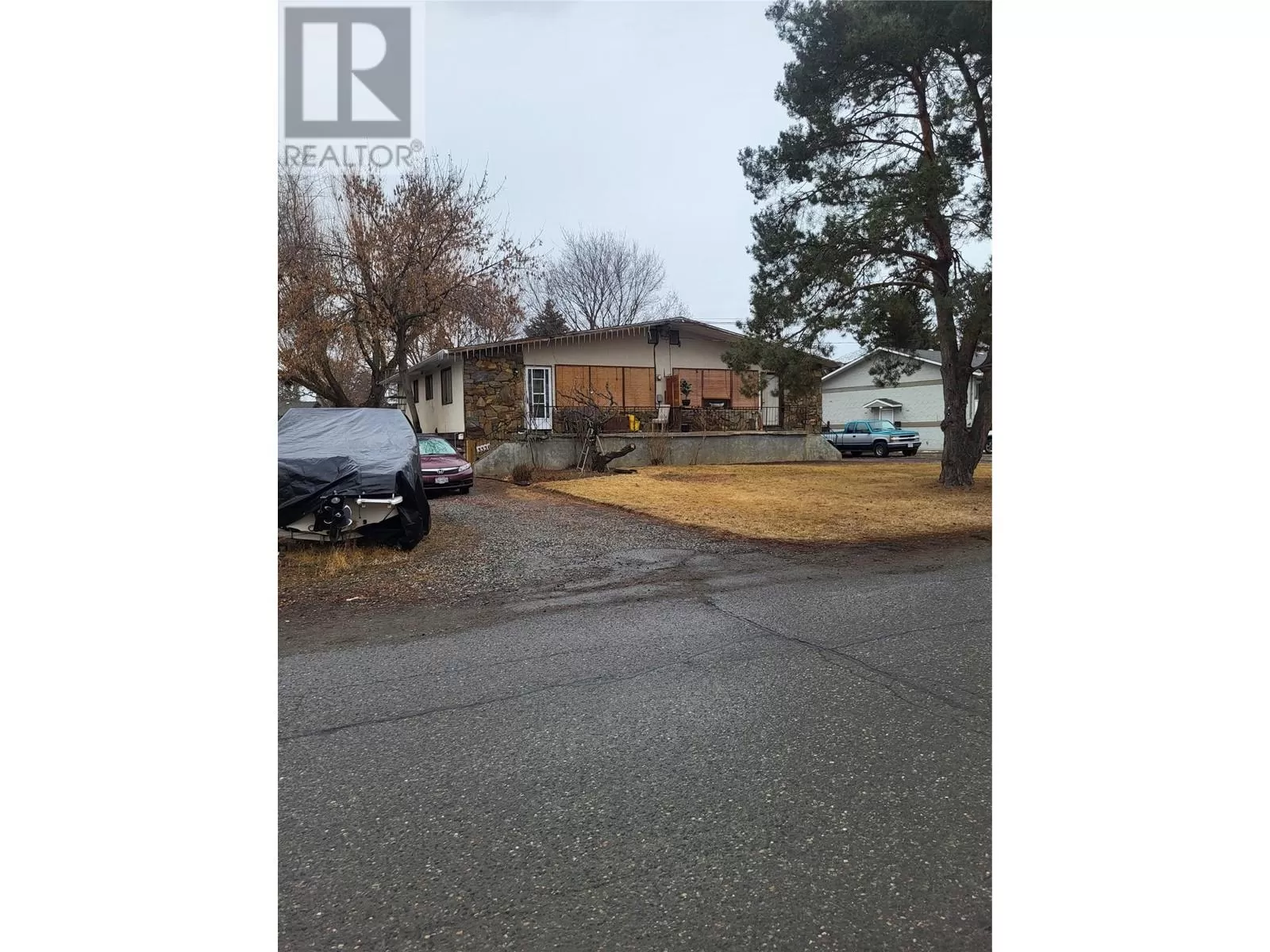 Duplex for rent: 3336 - 3338 Overlander Drive, Kamloops, British Columbia V2B 7L1