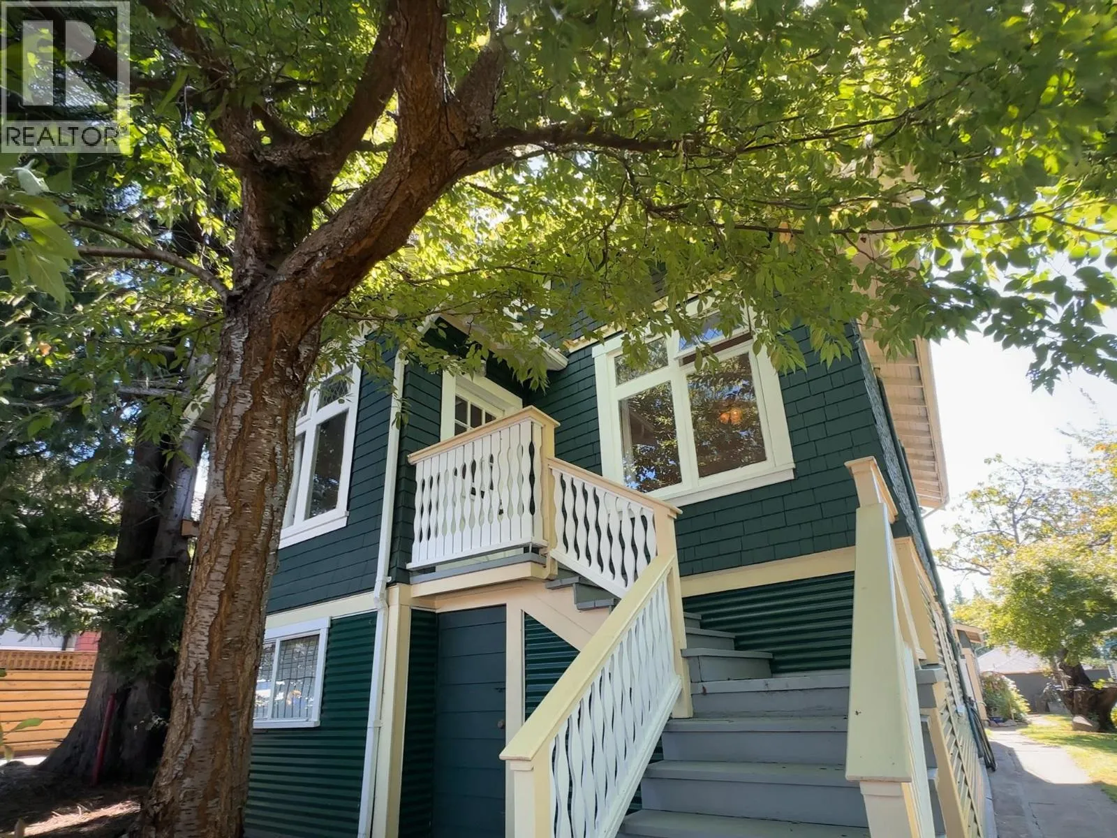 House for rent: 3336 E Georgia Street, Vancouver, British Columbia V5K 2L4