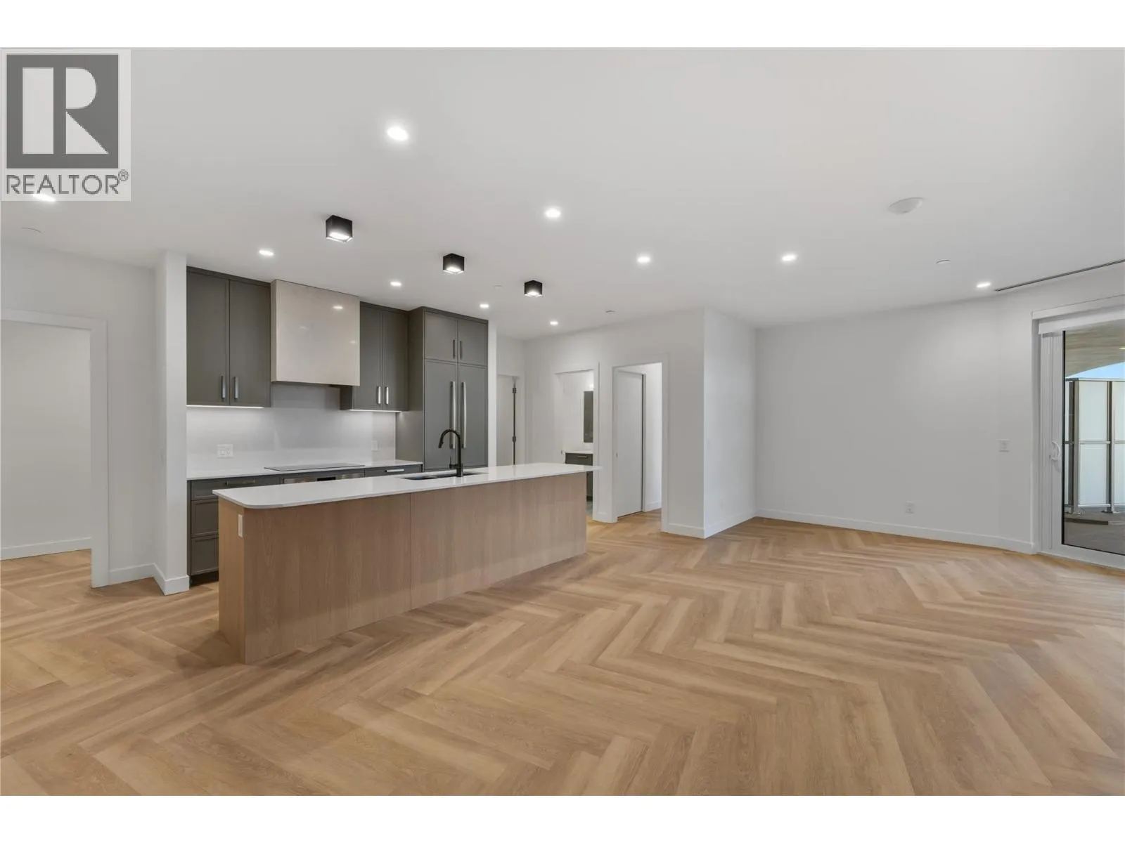 Apartment for rent: 3340 Lakeshore Drive Unit# 414, Kelowna, British Columbia V1W 0H6