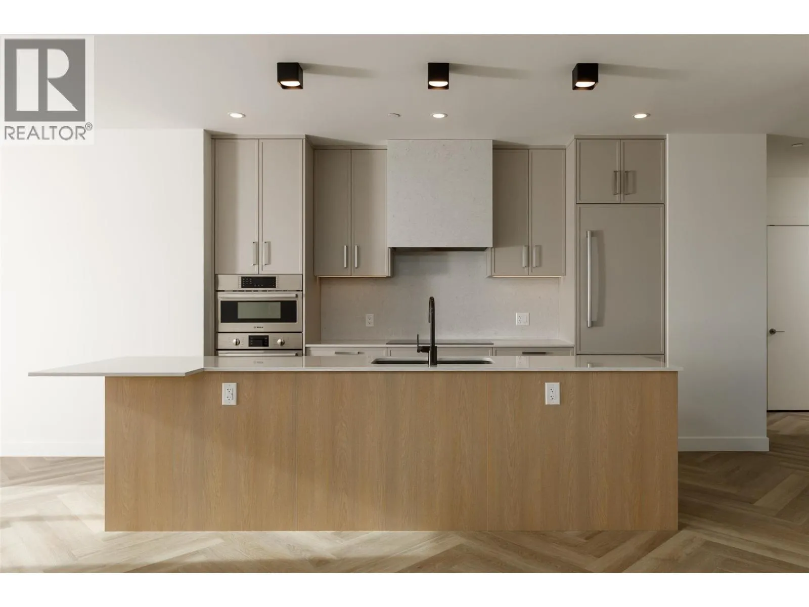 Apartment for rent: 3340 Lakeshore Road Unit# 511, Kelowna, British Columbia V1W 0H6