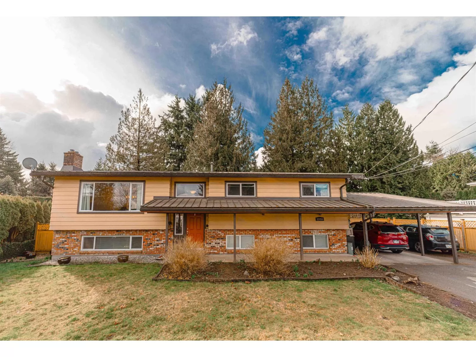 House for rent: 33450 Huggins Avenue, Abbotsford, British Columbia V2S 2R7