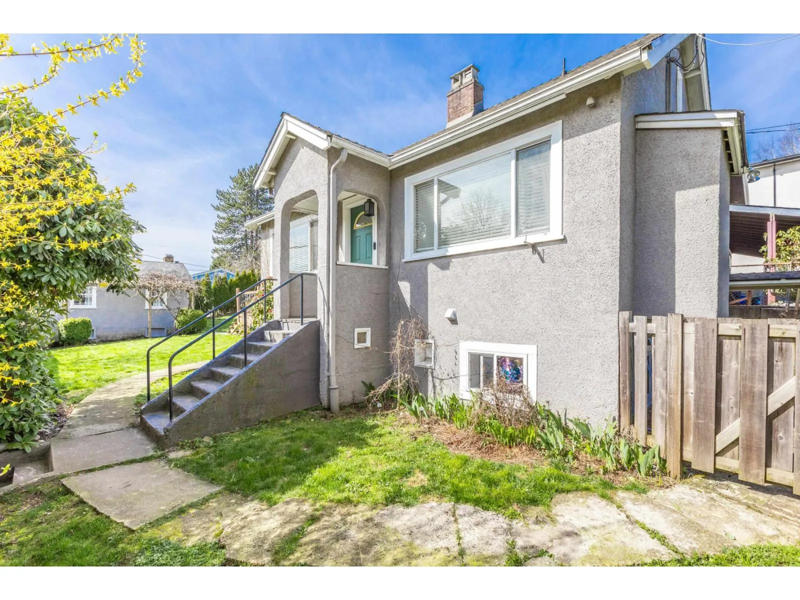 House for rent: 33479 5 Avenue, Mission, British Columbia V2V 1X4