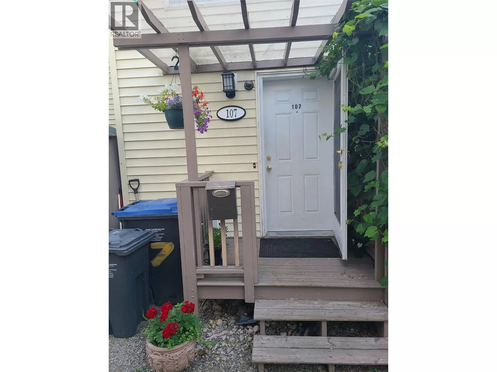 Row / Townhouse for rent: 335 33 Highway E Unit# 107, Kelowna, British Columbia V1X 2A4