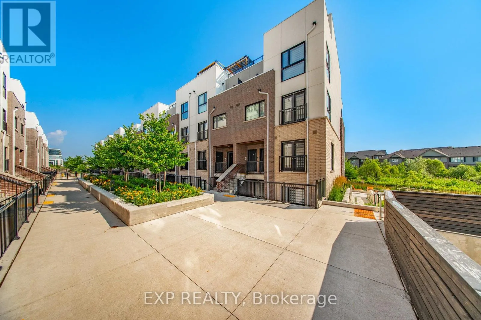 Row / Townhouse for rent: 335 - 349 Wheat Boom Drive, Oakville, Ontario L6H 7X5