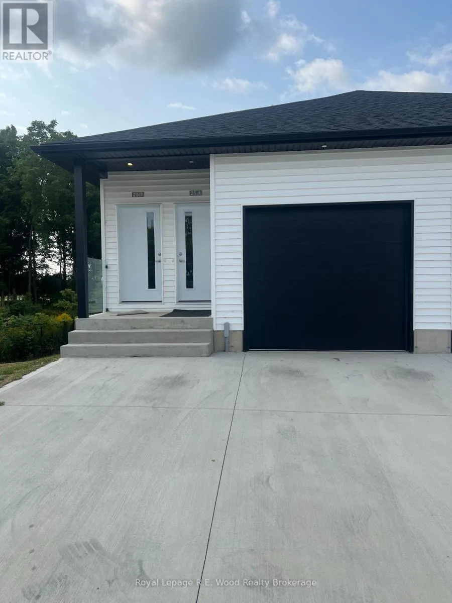 Row / Townhouse for rent: 335 John Street S, Aylmer, Ontario N5H 2C9