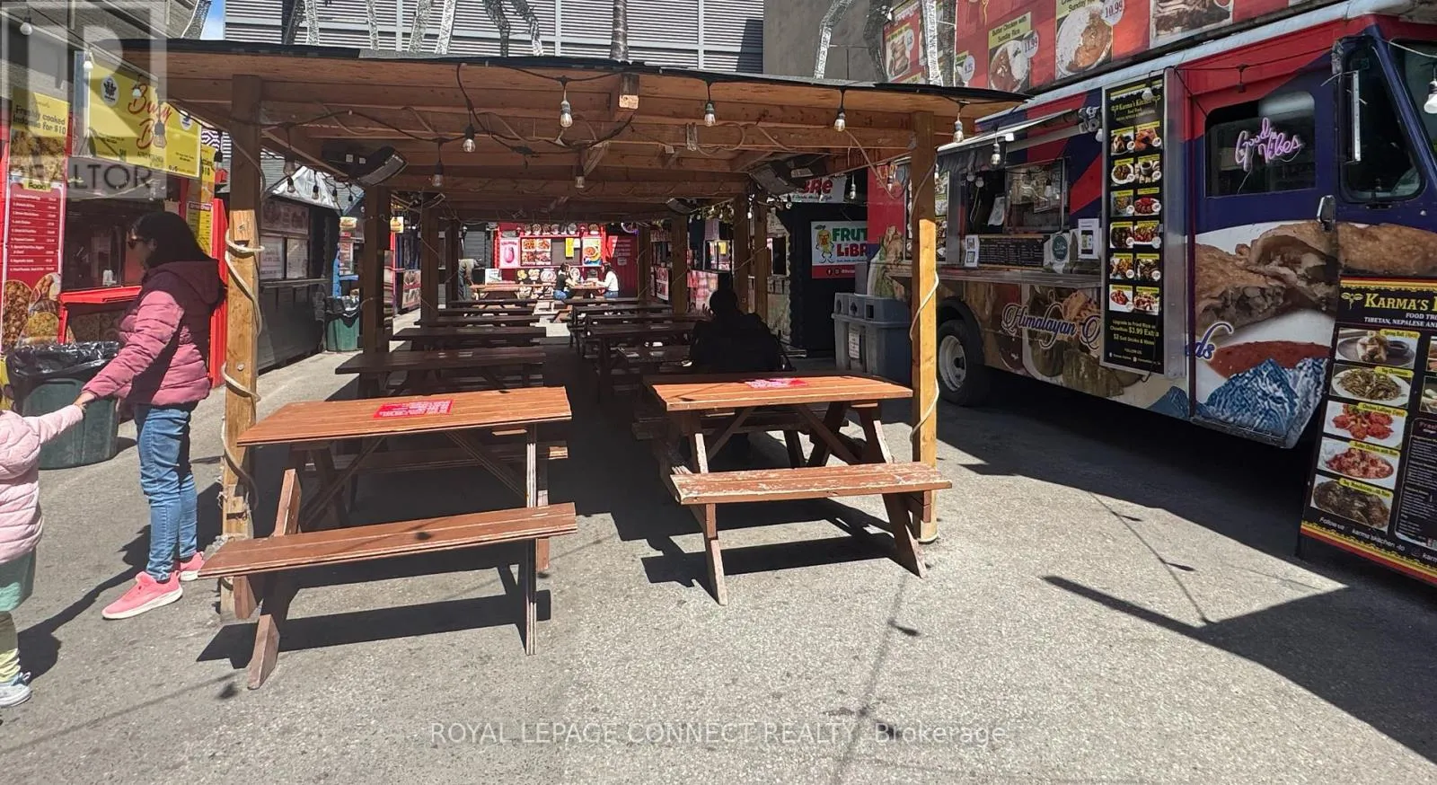 335 Yonge Street, Toronto, Ontario M5B 1C1