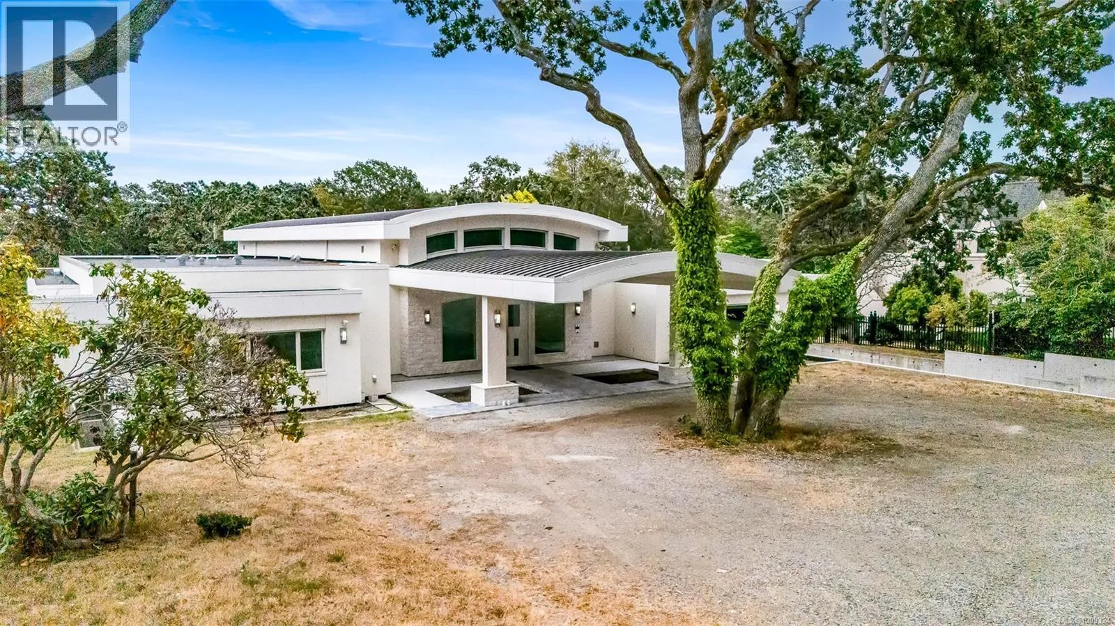 House for rent: 3355 Midland Rd, Oak Bay, British Columbia V8R 6G7