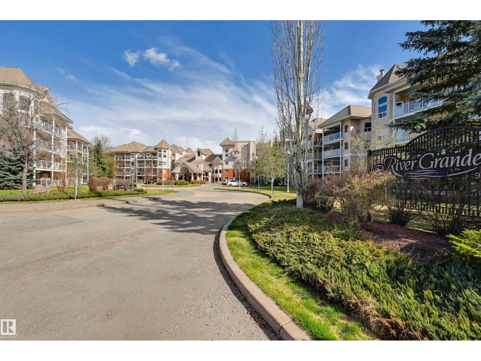 Apartment for rent: #336 9008 99 Av Nw, Edmonton, Alberta T5H 4M6