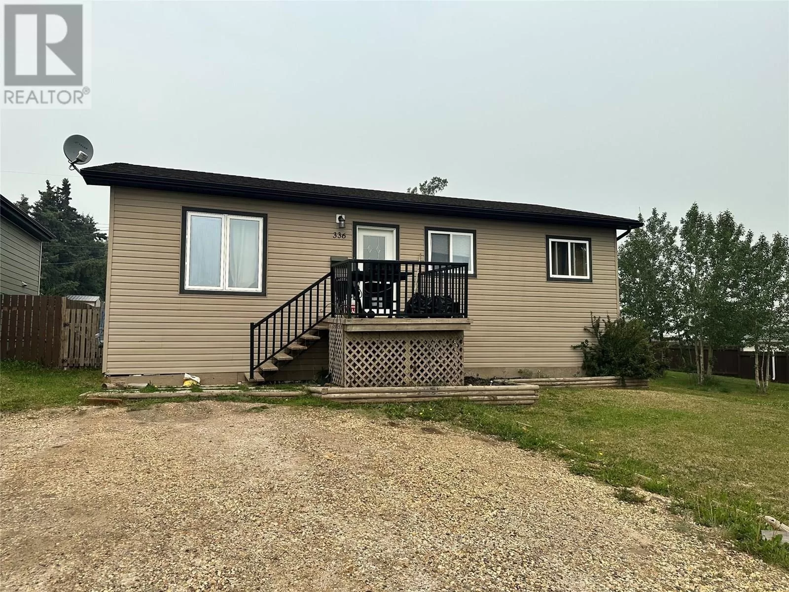 House for rent: 336 98 Avenue, Dawson Creek, British Columbia V1G 1R7