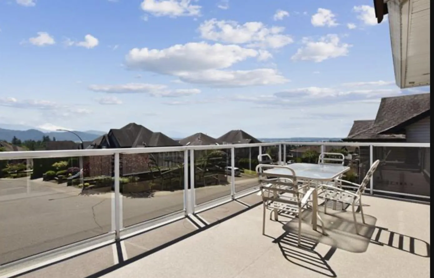 House for rent: 33617 12 Avenue, Mission, British Columbia V2V 7B4