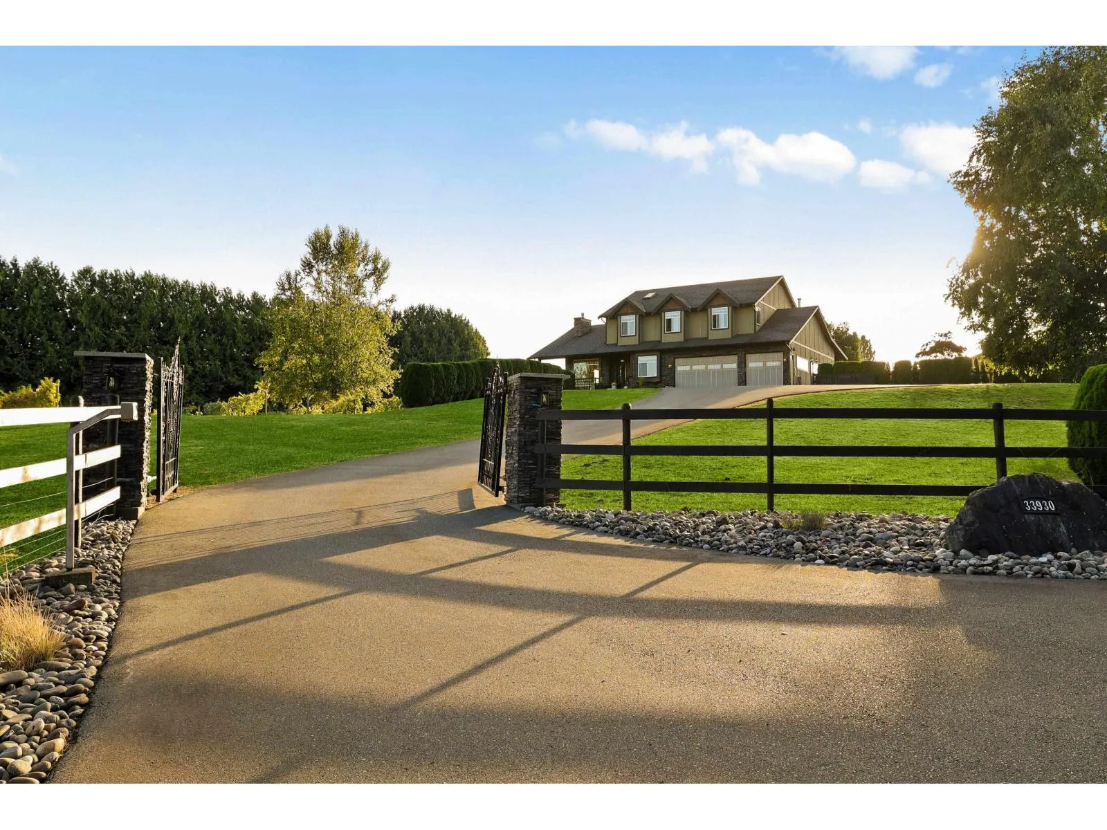 House for rent: 33930 Mcconnell Road, Abbotsford, British Columbia V2S 8A6