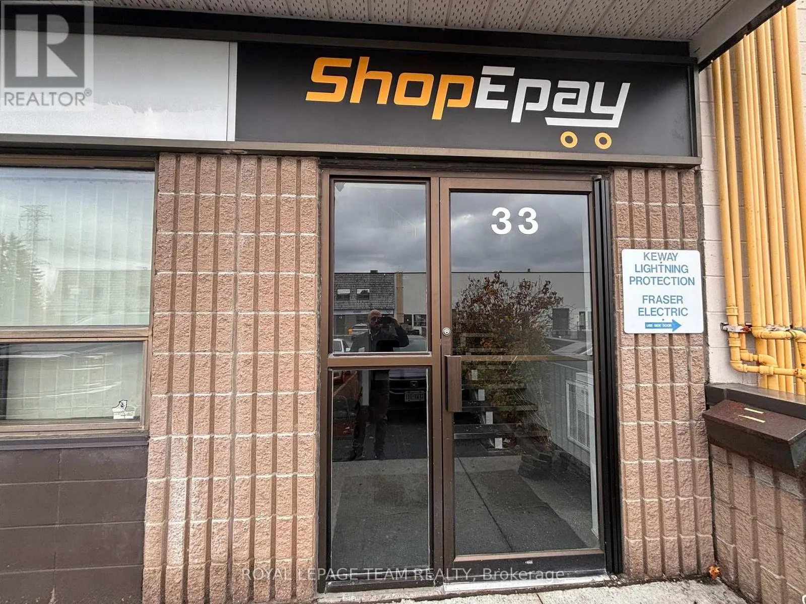 Offices for rent: 33b - 2100 Thurston Drive, Ottawa, Ontario K1G 4K8