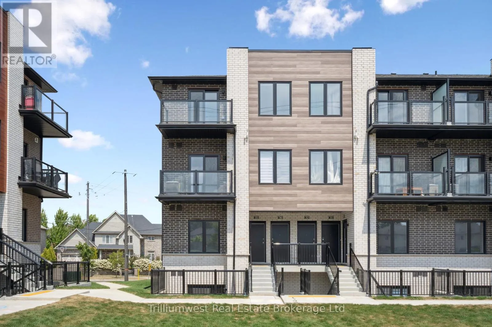 Row / Townhouse for rent: 34 - 10 South Creek Drive, Kitchener, Ontario N2R 1N3