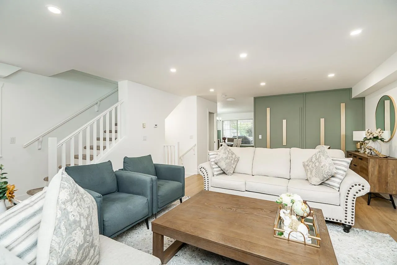 Row / Townhouse for rent: 34 6568 193b Street, Surrey, British Columbia V4N 5S2