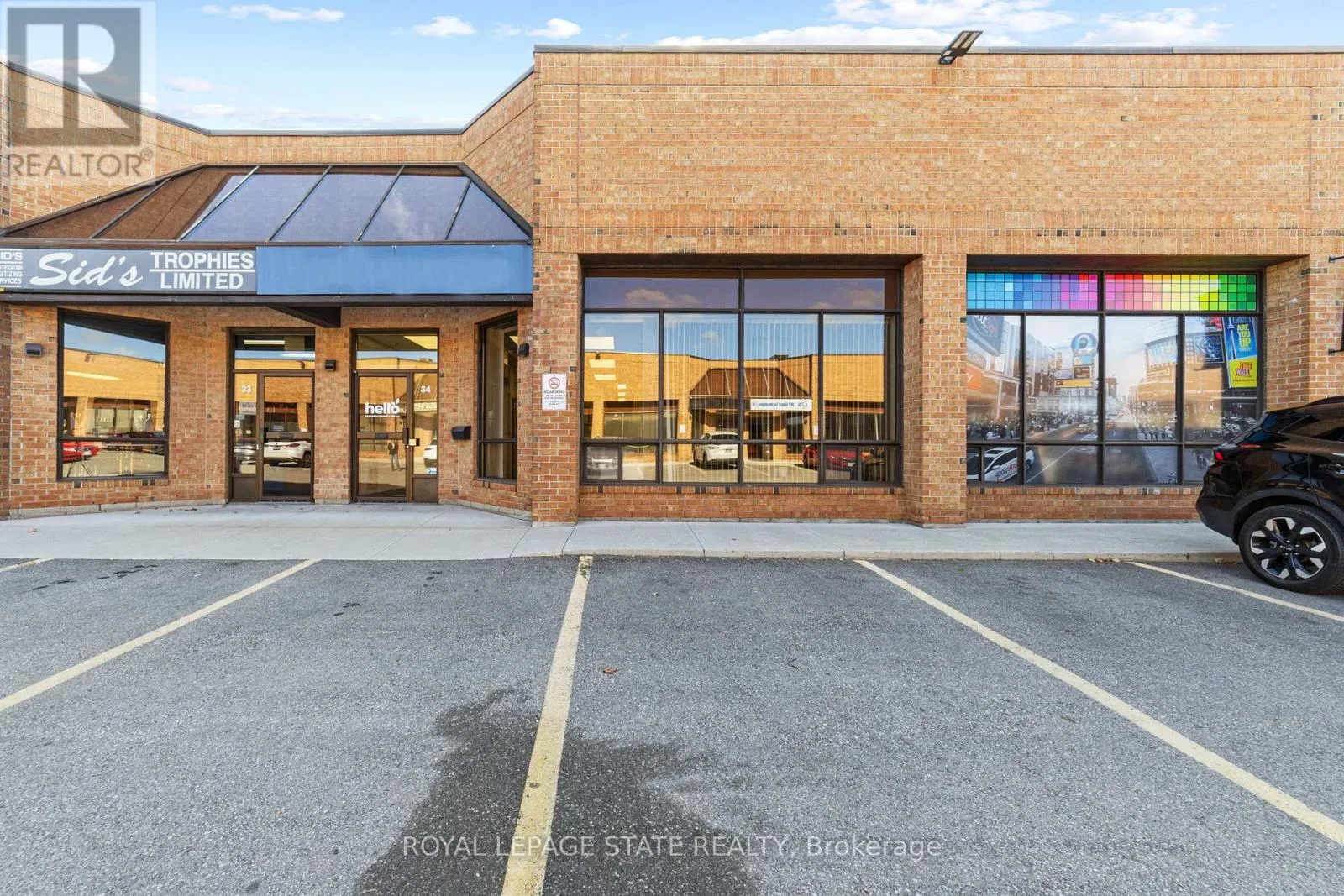 34 - 775 Pacific Road, Oakville, Ontario L6L 6M4