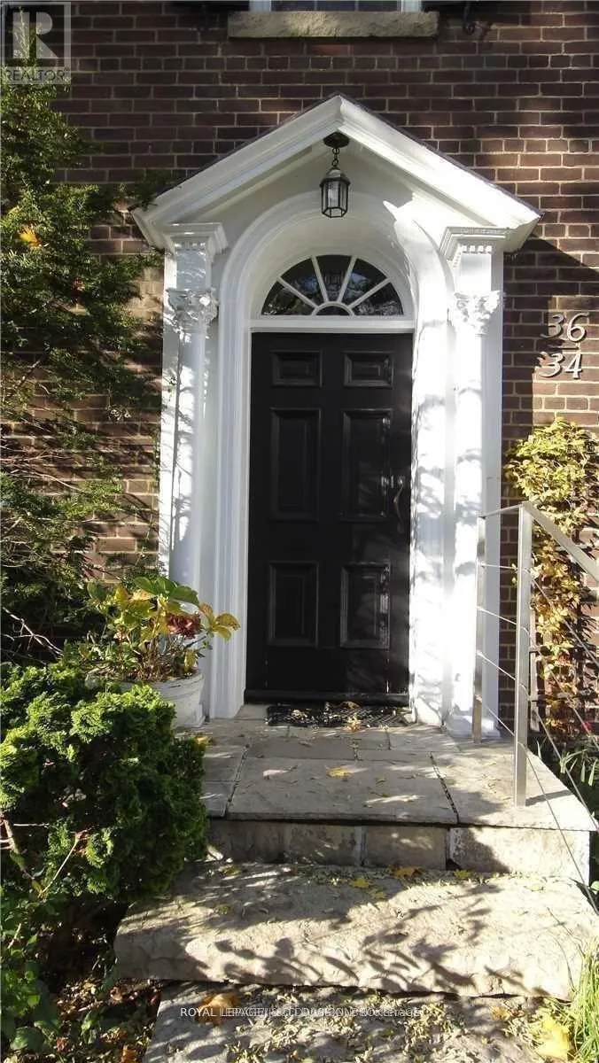 Duplex for rent: 34 Edmund Avenue, Toronto, Ontario M4V 1H3