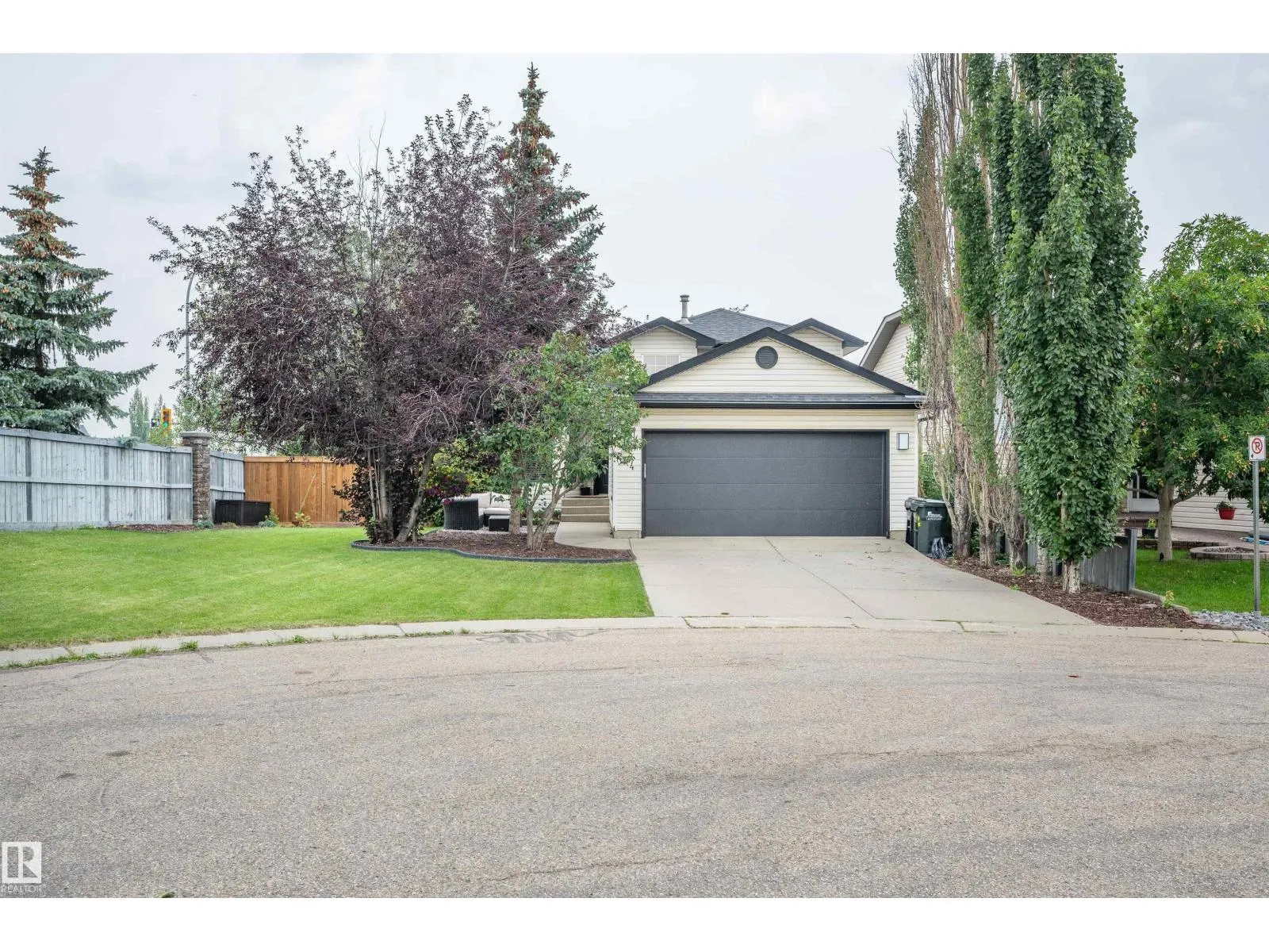 House for rent: 34 Foxboro Cl, Sherwood Park, Alberta T8A 6C1