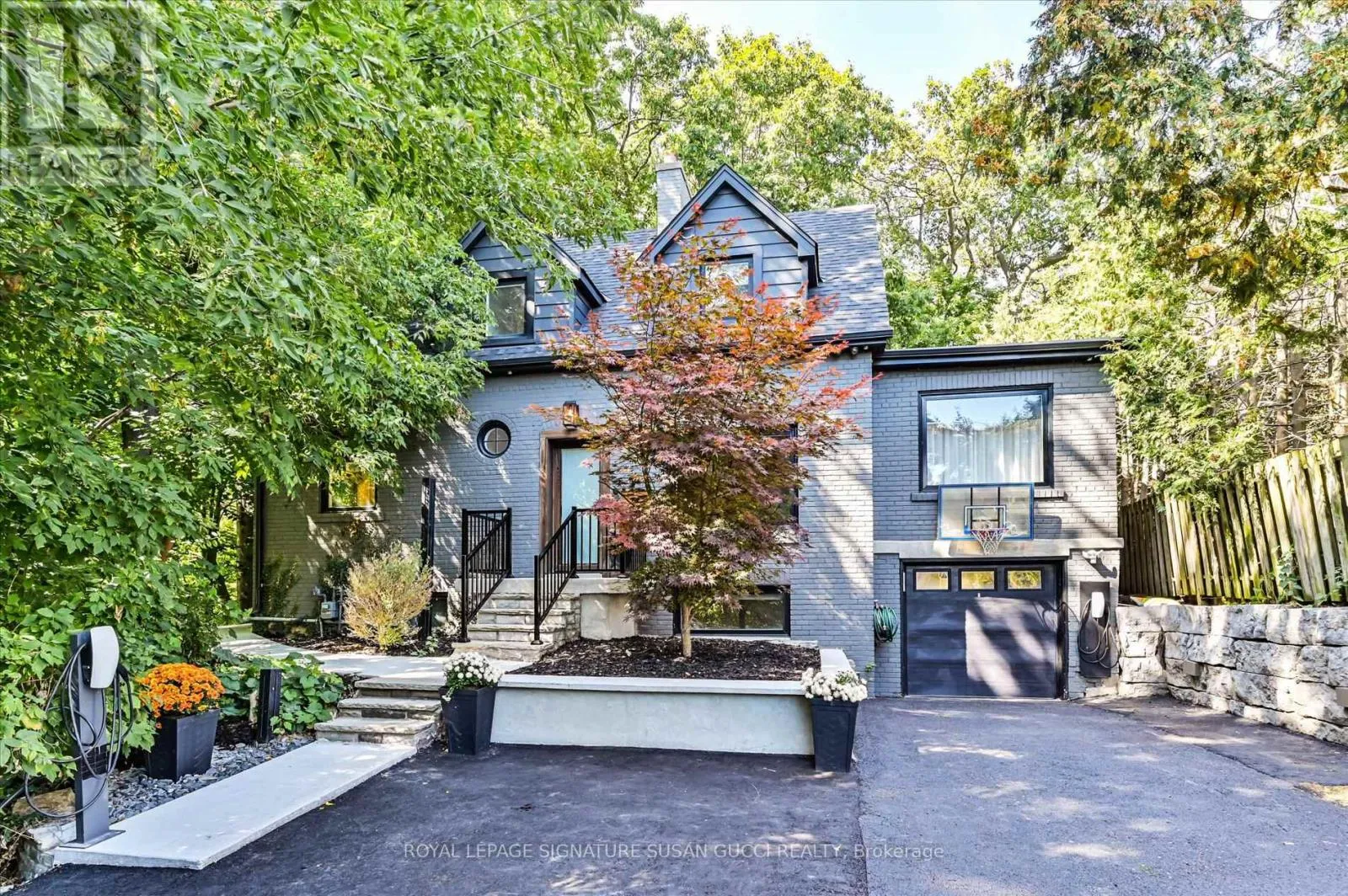 House for rent: 34 Glenwood Crescent, Toronto, Ontario M4B 1J6