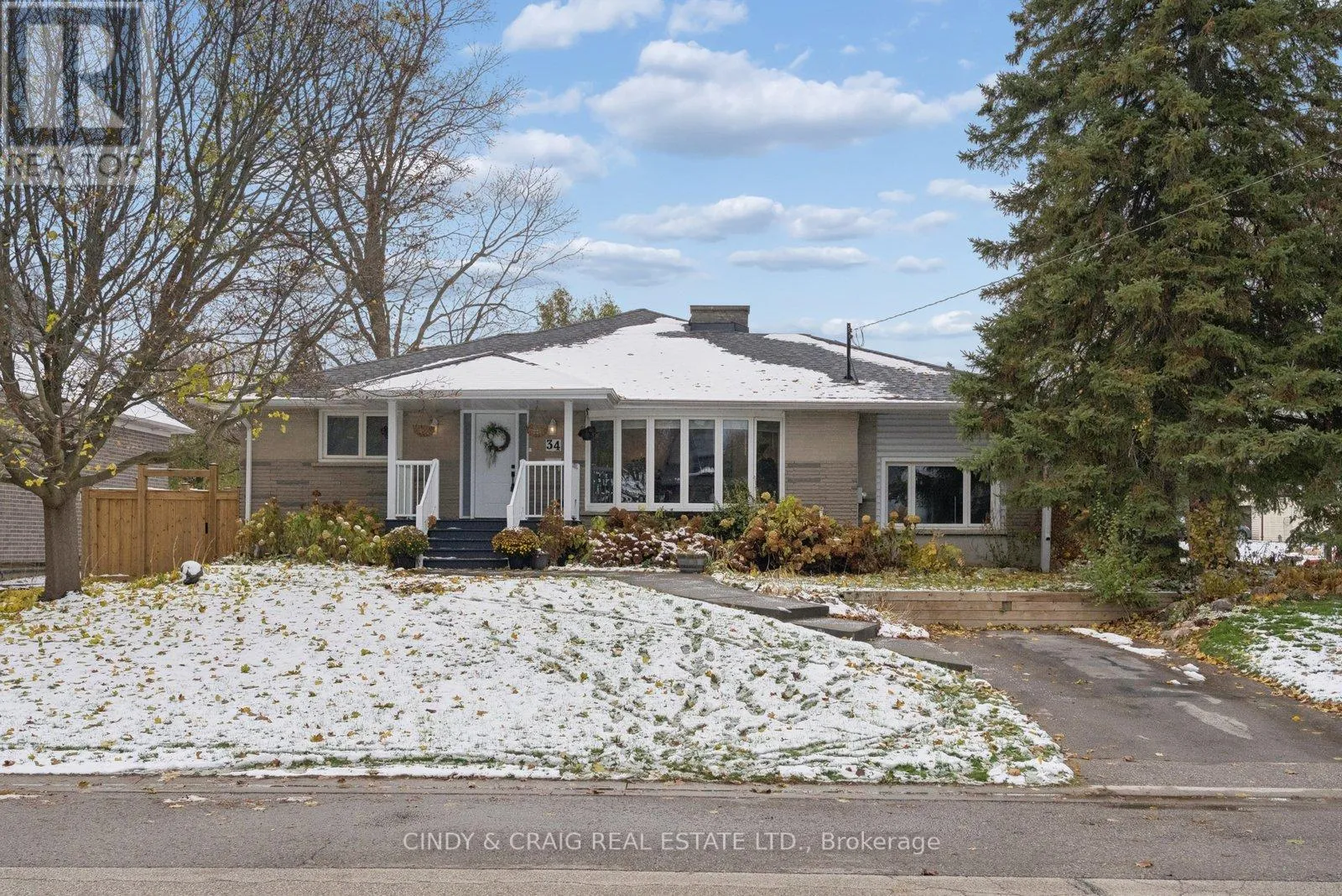 House for rent: 34 Heber Down Crescent, Whitby, Ontario L1M 1A8