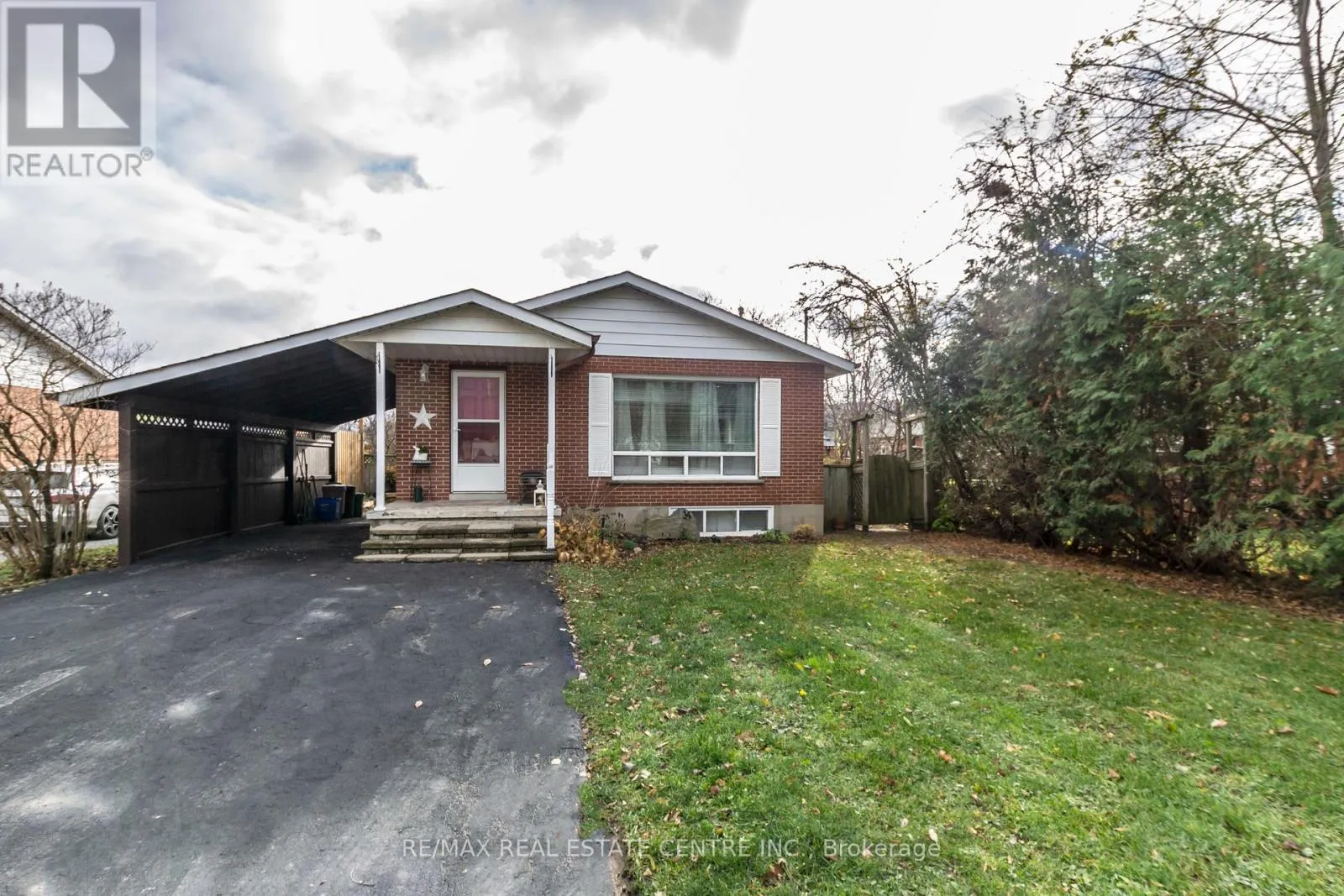 House for rent: 34 Milton Heights Crescent, Milton, Ontario L9T 2W7