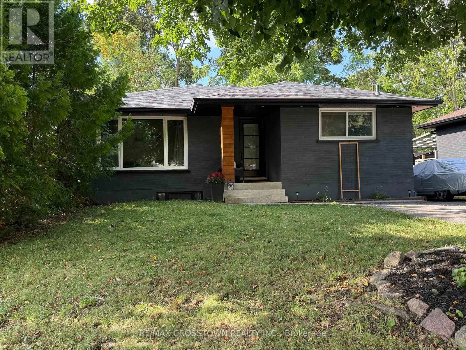 Duplex for rent: 34 Queen Street, Barrie, Ontario L4M 1Z1