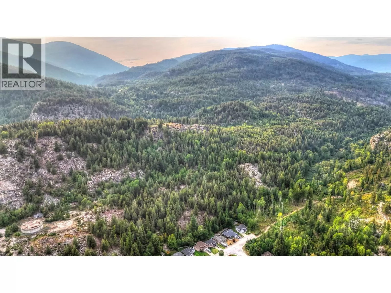 Other for rent: 3400 14 Avenue, Castlegar, British Columbia V1N 4J2