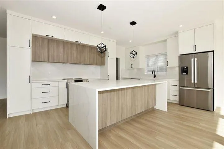 House for rent: 34030 Parr Avenue, Mission, British Columbia V2V 6B2