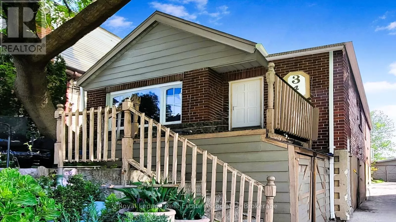 House for rent: 343 Kane Avenue, Toronto, Ontario M6M 3N9