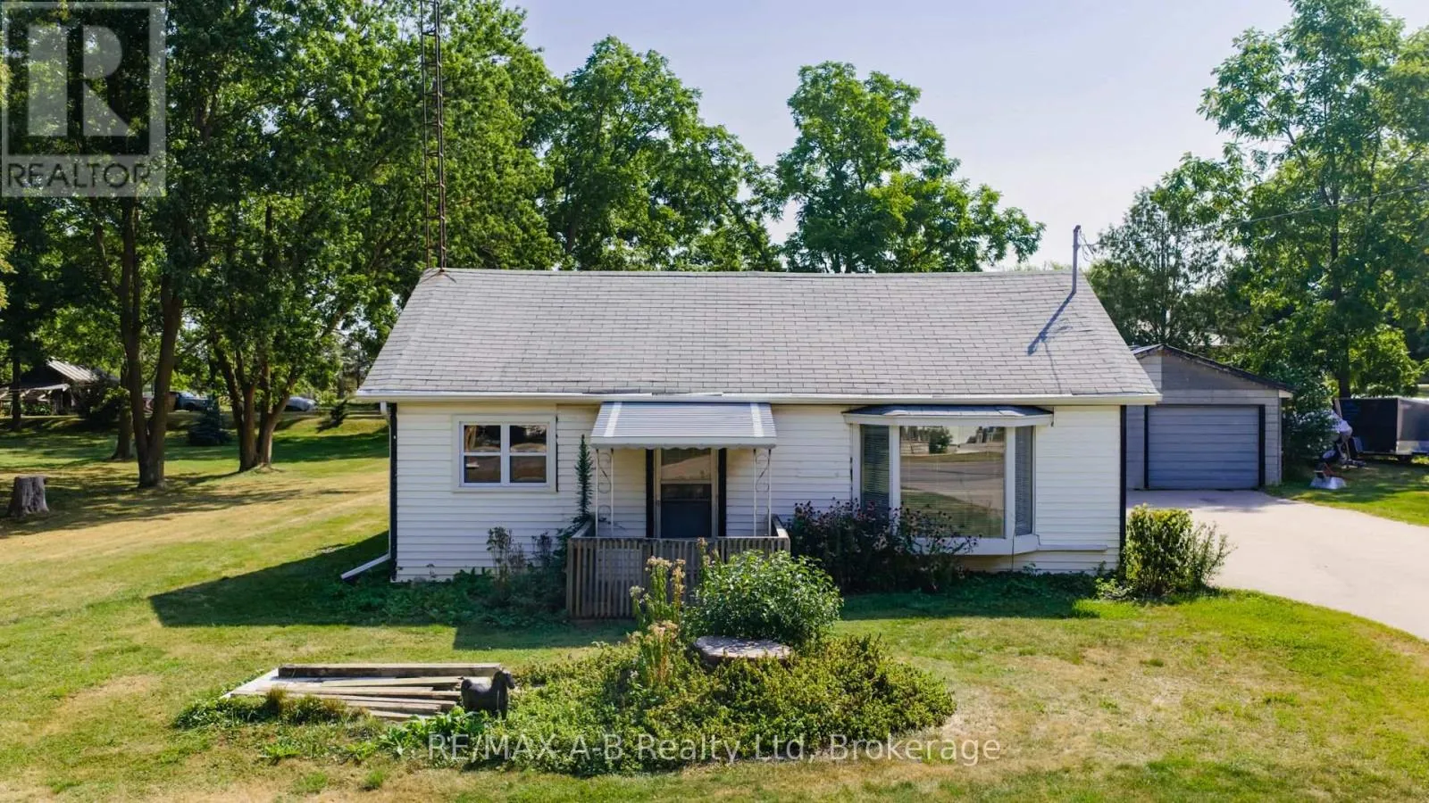 House for rent: 34338 Denfield Road, Lucan Biddulph, Ontario N0M 2J0