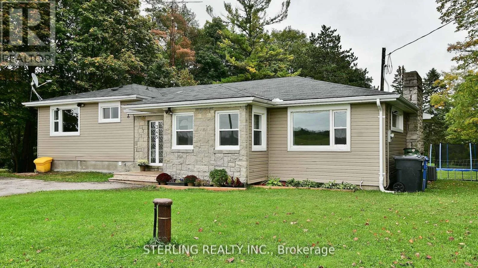 House for rent: 345 Myrtle Road E, Whitby, Ontario L1H 7K4