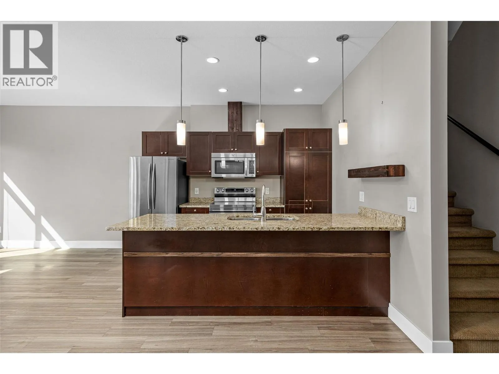 Row / Townhouse for rent: 3464 Cougar Road, West Kelowna, British Columbia V4T 2G9