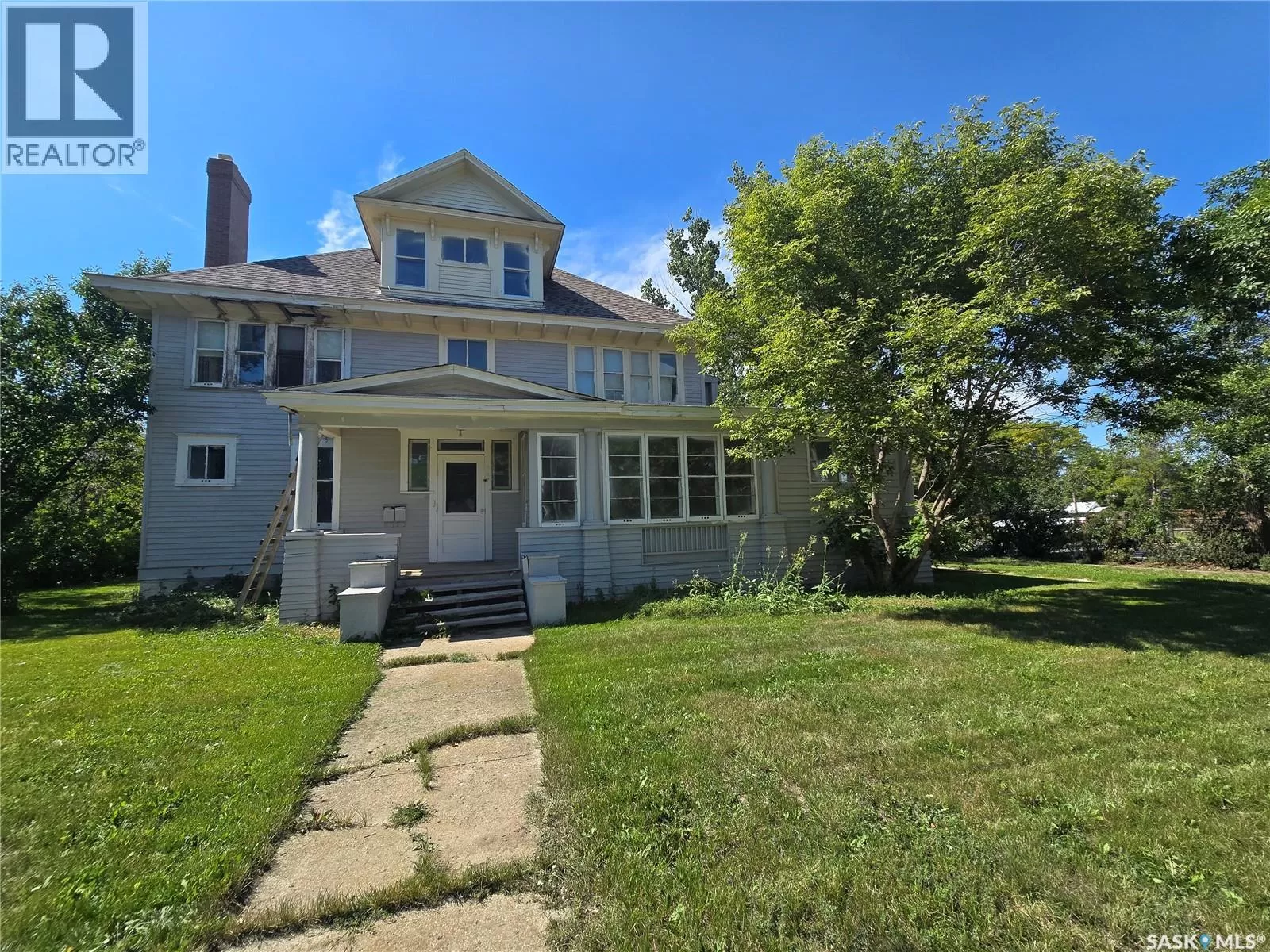 House for rent: 347 Government Road Nw, Weyburn, Saskatchewan S4H 0P5