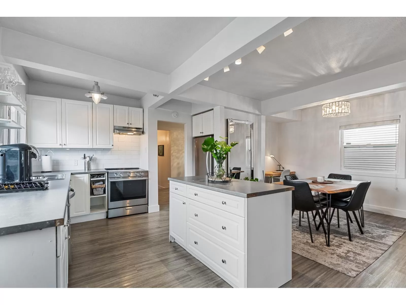 House for rent: 34705 4 Avenue, Abbotsford, British Columbia V2S 8B8