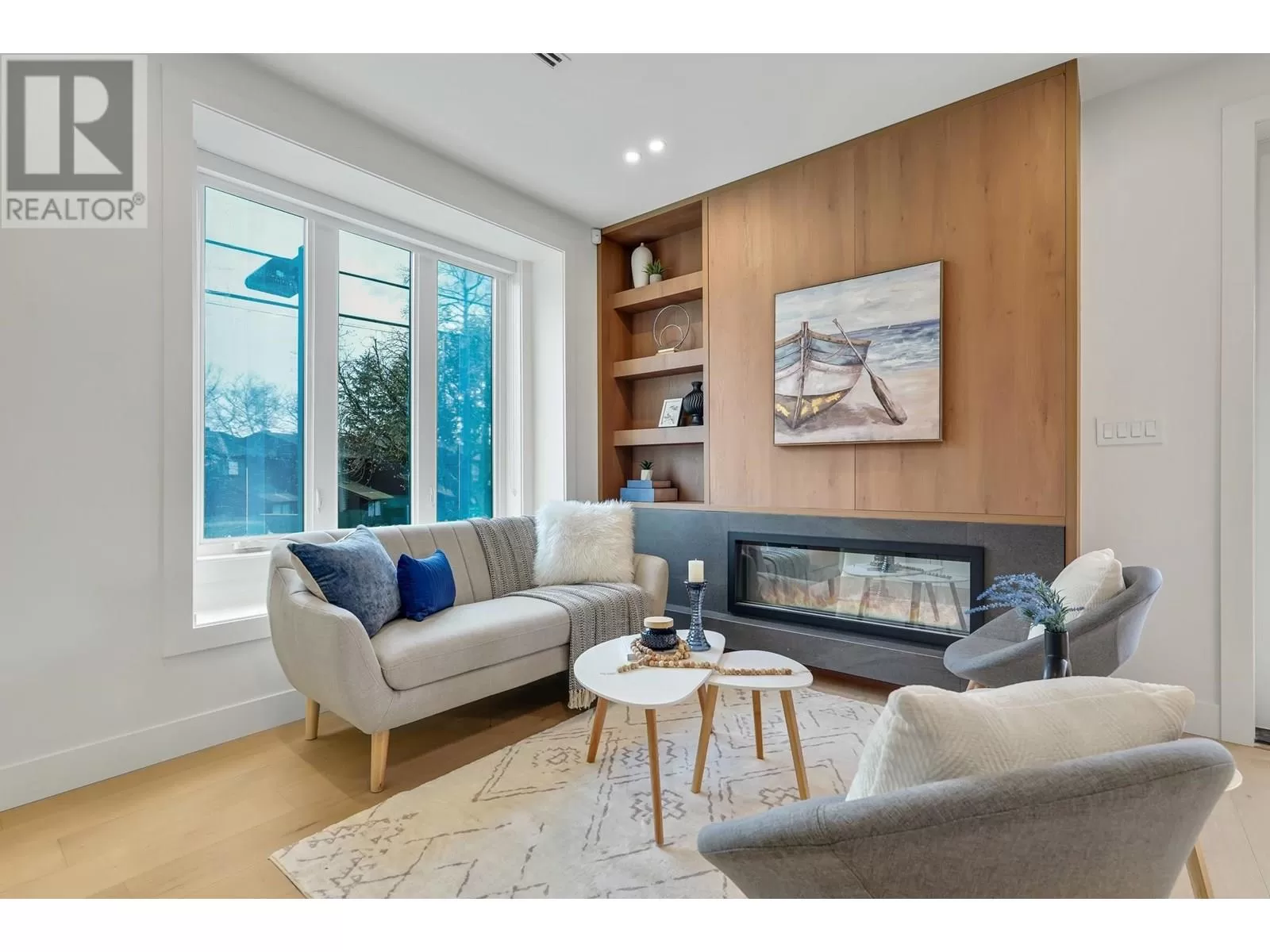 Duplex for rent: 3483 Adanac Street, Vancouver, British Columbia V5K 4P4