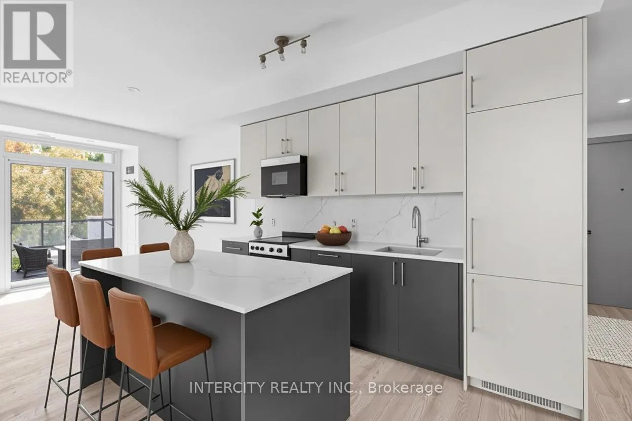 Apartment for rent: 349 - 2075 King Road, King, Ontario L7B 0R6