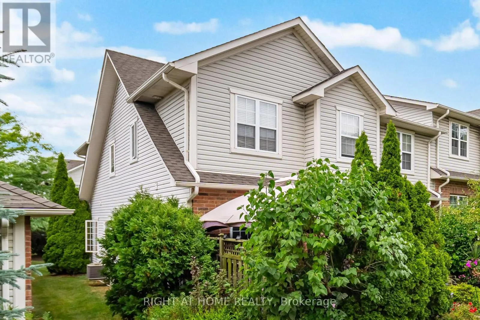 Row / Townhouse for rent: 35 - 1085 Harrogate Drive, Hamilton, Ontario L9K 1R2