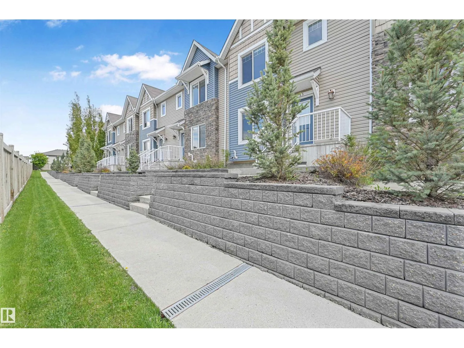 Row / Townhouse for rent: #35 2922 Maple Wy Nw, Edmonton, Alberta T6T 1A5