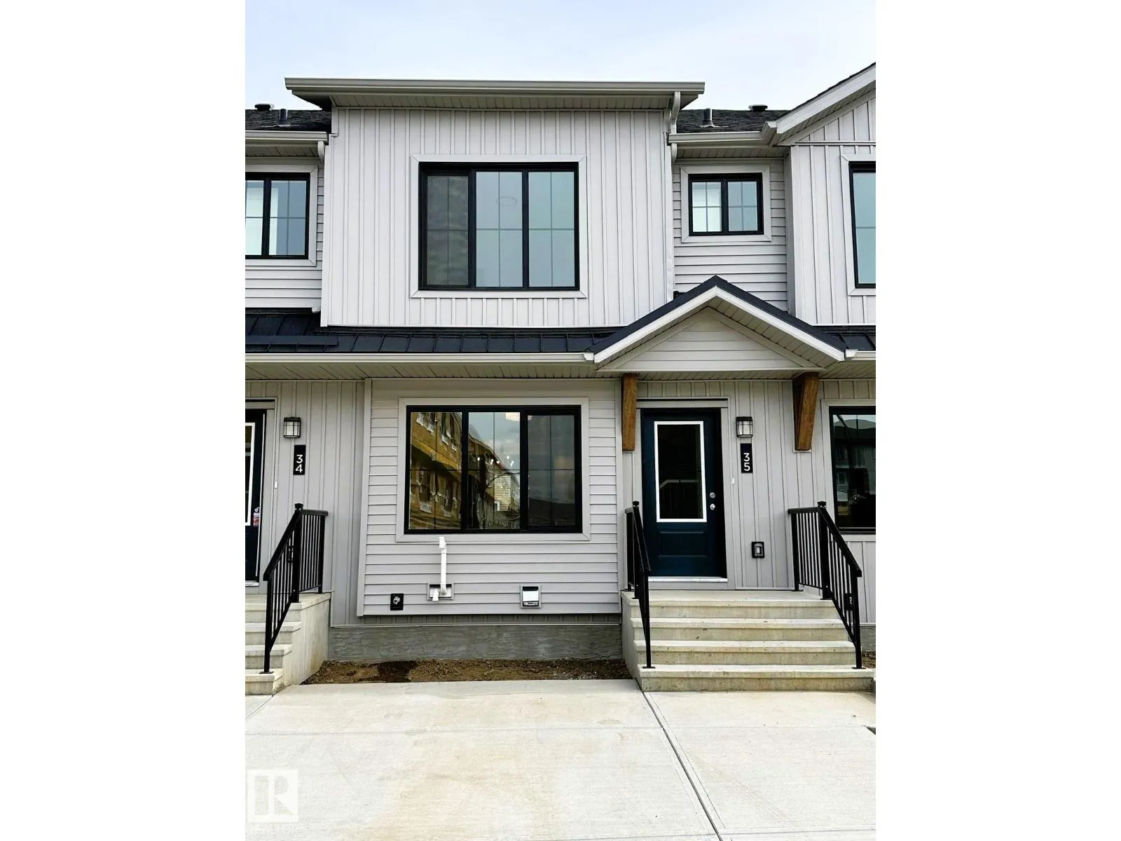 Row / Townhouse for rent: #35 525 Secord Bv Nw, Edmonton, Alberta T5T 7V3