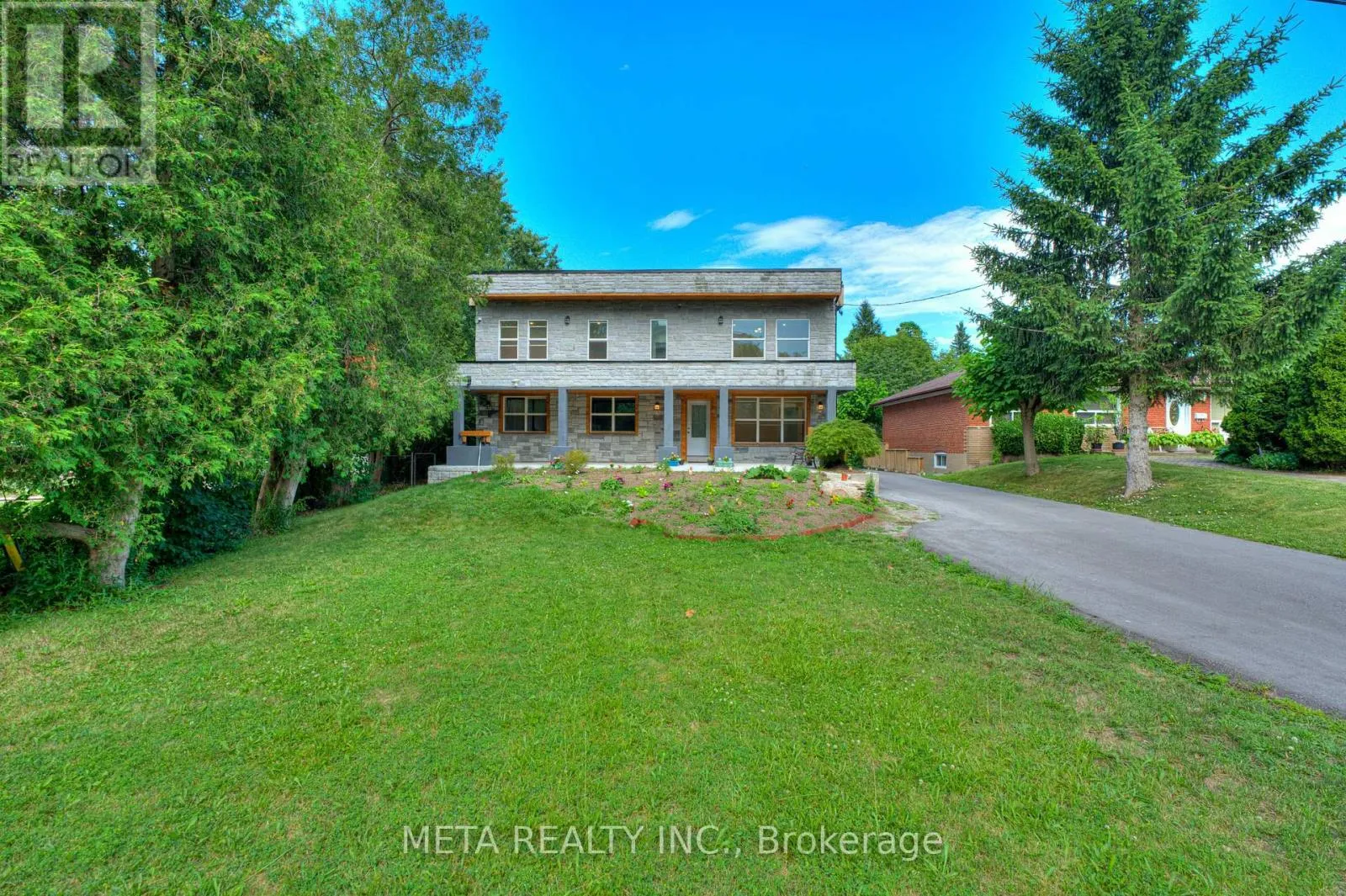 Other for rent: 35 Duncombe Boulevard, Toronto, Ontario M1M 3A4